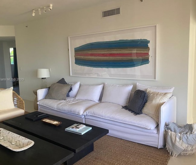 733 Crandon Blvd in Key Biscayne, FL - Building Photo - Building Photo