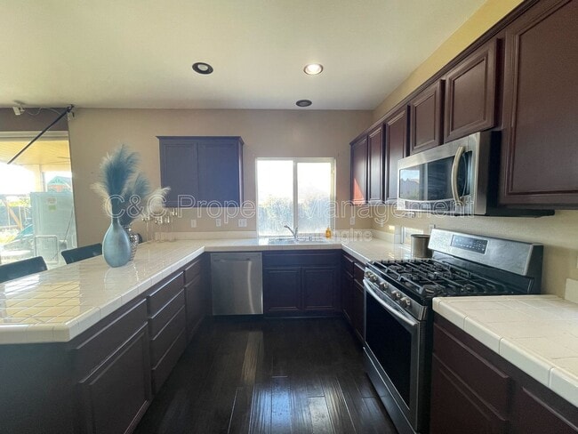 176 Nightfall Rd in San Jacinto, CA - Foto de edificio - Building Photo