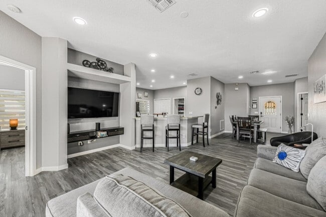 16703 Lazy Breeze Loop in Clermont, FL - Building Photo - Building Photo