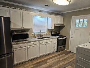 1131 W Brookgreen Dr in Florence, SC - Foto de edificio - Building Photo