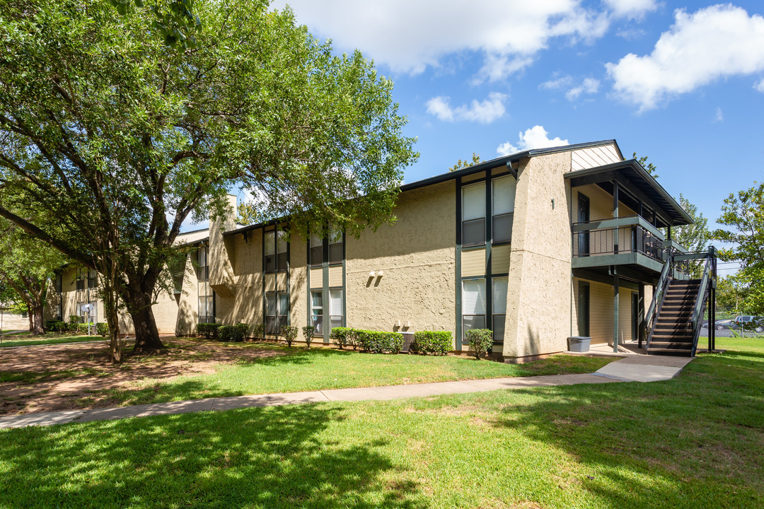 Alexis Park in Bossier City, LA - Building Photo