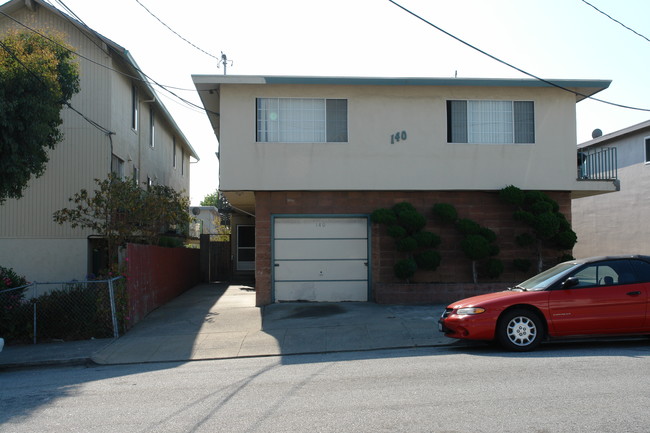 140 Santa Clara Ave in San Bruno, CA - Foto de edificio - Building Photo