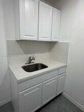 1946 NE 167th St in North Miami Beach, FL - Building Photo - Building Photo