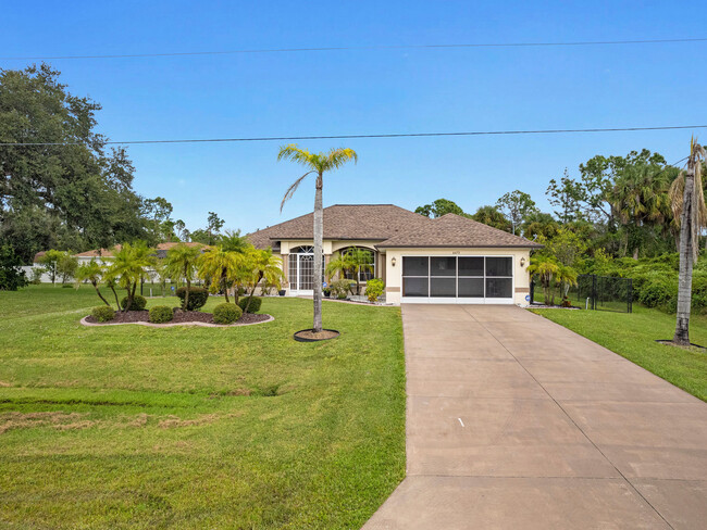 6472 Skyview Dr in North Port, FL - Building Photo - Building Photo