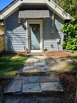 1310 18th St NE in Salem, OR - Building Photo