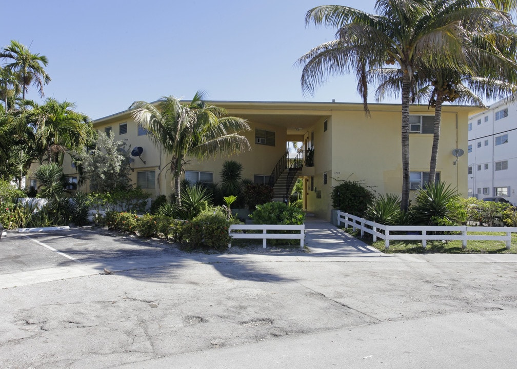 1795 NE 116th Rd in Miami, FL - Foto de edificio