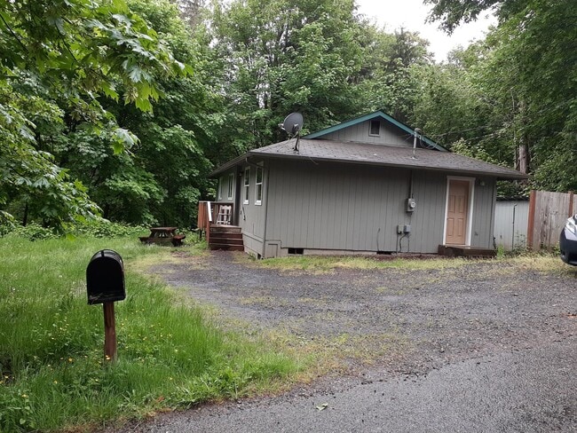 property at 110 E Peyton Pl