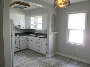 1324 Waverly Dr in Kalamazoo, MI - Building Photo - Building Photo