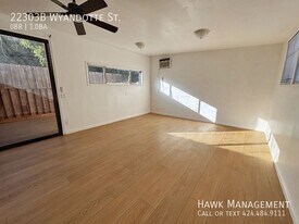 22303 Wyandotte St in Los Angeles, CA - Building Photo