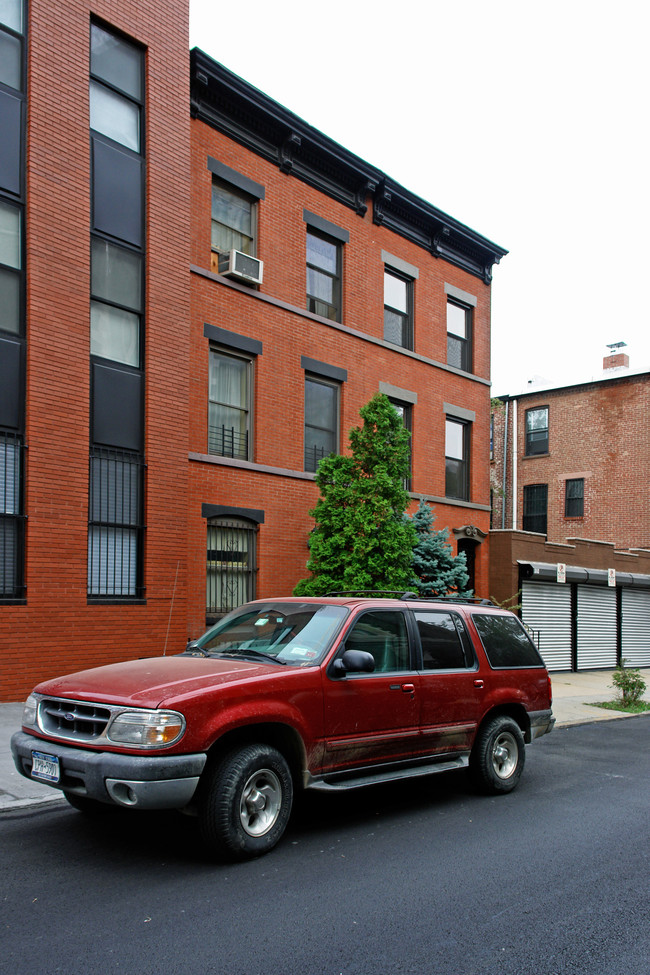 274 Hoyt St in Brooklyn, NY - Foto de edificio - Building Photo