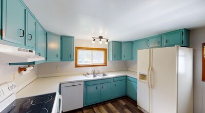 409 Austin St in Sparta, WI - Foto de edificio - Building Photo