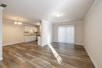 Ravines in Plymouth, MI - Foto de edificio - Interior Photo