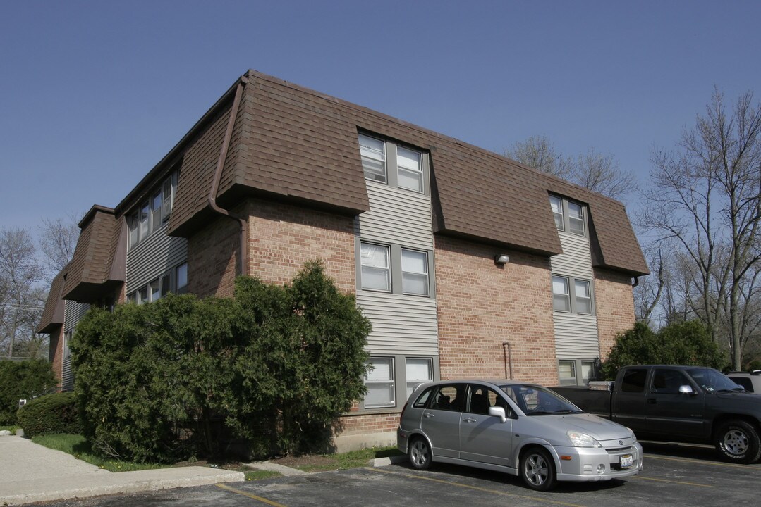 Westwood Apartment Properties in Waukegan, IL - Foto de edificio