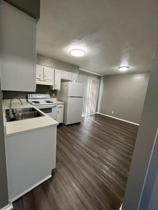 103 Nottingham Way-Unit -103 Nottingham Way in Logansport, IN - Building Photo