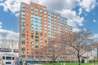 Riverwalk Landing in New York, NY - Foto de edificio - Building Photo