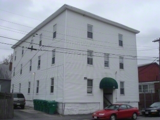 13 Oak St in Lowell, MA - Building Photo