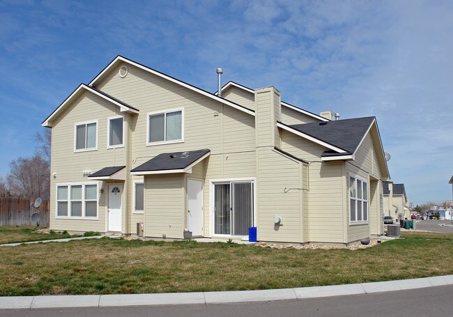 1385 N Stephanie Ln in Nampa, ID - Foto de edificio - Building Photo