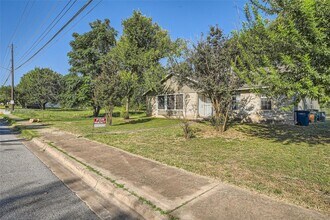 7214 Salt Springs Dr, Unit B in Austin, TX - Building Photo - Building Photo