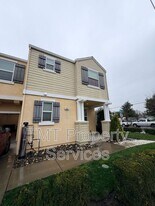 939 Dixieanne Ave in Sacramento, CA - Building Photo