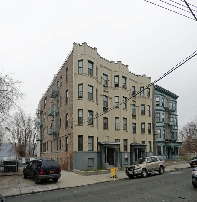 57 Ravine Ave in Yonkers, NY - Building Photo - Building Photo