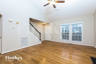 8715 Harps Mill Rd in Raleigh, NC - Foto de edificio - Building Photo