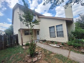 2123 Chatham Square Ct in Dallas, TX - Building Photo - Building Photo