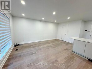 741 Proctor Rd in Burlington, ON - Building Photo - Building Photo