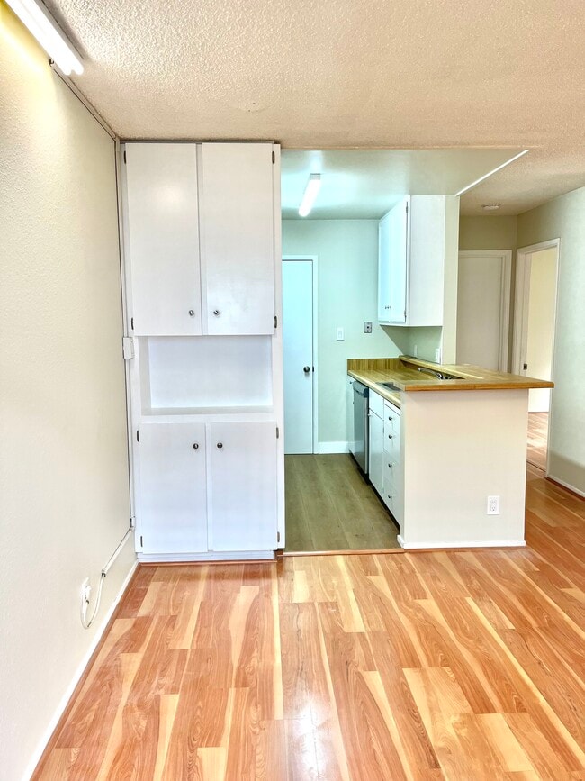 109 Piccadilly Pl, Unit 109 Picadilly Pl Unit G in San Bruno, CA - Building Photo - Building Photo