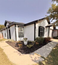 13000 Maidenhair Tr in Elgin, TX - Building Photo - Building Photo