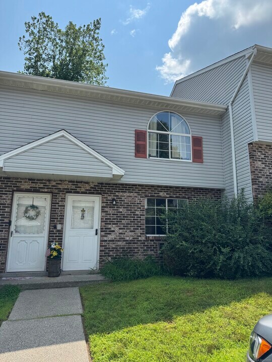 197 Pine Hill Rd in Thomaston, CT - Building Photo