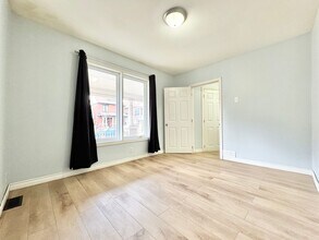 18 Barnesdale Ave N in Hamilton, ON - Building Photo - Building Photo