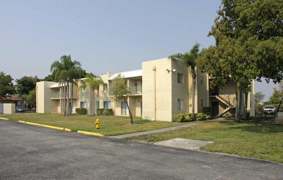 Biscayne Palm Club in Homestead, FL - Foto de edificio