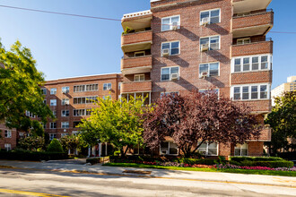 The Grover Clevland in Flushing, NY - Foto de edificio - Building Photo