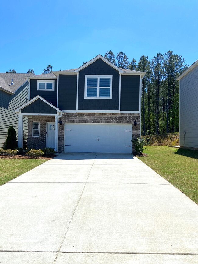 property at 252 Chelsea Park Cir
