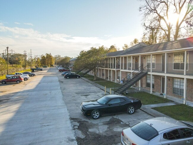 1984 Brightside Dr, Unit 102 in Baton Rouge, LA - Foto de edificio - Building Photo