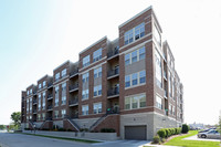 Worthington Apartments in Oconomowoc, WI - Foto de edificio - Building Photo