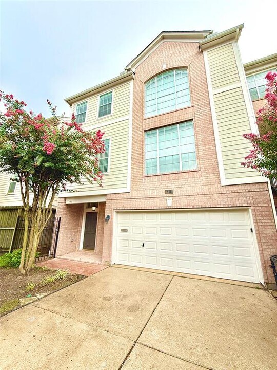 5317 Austin St in Houston, TX - Building Photo