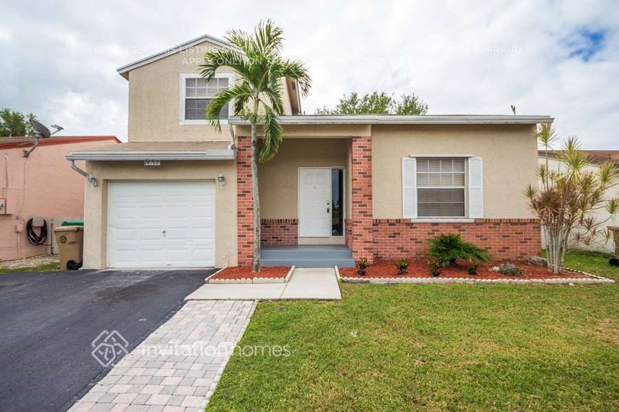 14760 S Beckley Square in Davie, FL - Building Photo