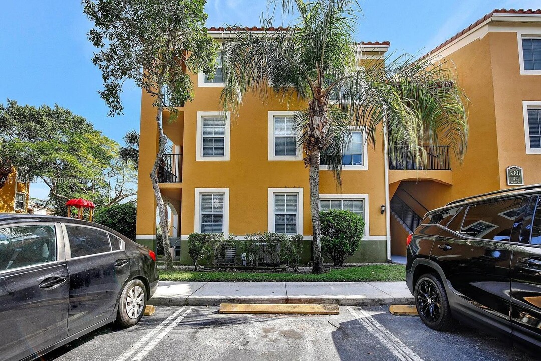 2301 W Preserve Way, Unit #208 in Miramar, FL - Building Photo