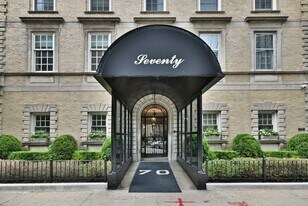 70 E Scott St in Chicago, IL - Building Photo