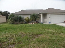 4210 SW Utterback St in Port St. Lucie, FL - Building Photo