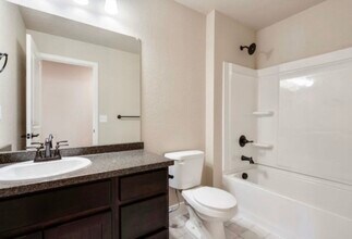 6933 4th Street Rd, Unit 2 in Greeley, CO - Building Photo - Building Photo