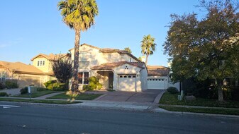 5012 Crest Dr in Sacramento, CA - Building Photo