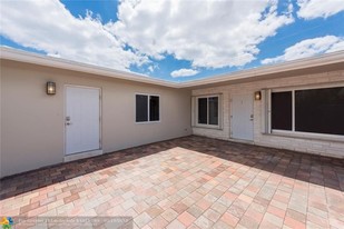 2110 NE 56th St in Fort Lauderdale, FL - Building Photo