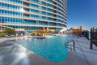 4575 Dean Martin Dr in Las Vegas, NV - Building Photo - Building Photo