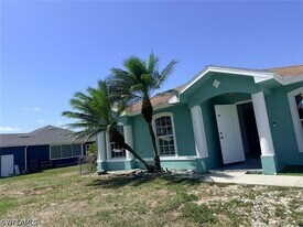 4383 22nd Ave NE in Naples, FL - Building Photo