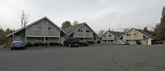 Chalet Villa in Vancouver, WA - Building Photo