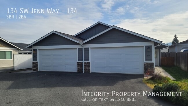 134 SW Jenn Way in Grants Pass, OR - Building Photo - Building Photo