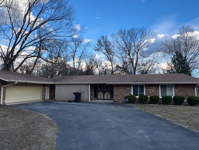 property at 1806 Maymont Dr