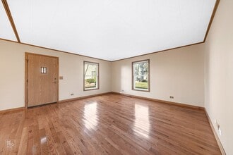 336 Russet Way in Vernon Hills, IL - Building Photo - Building Photo